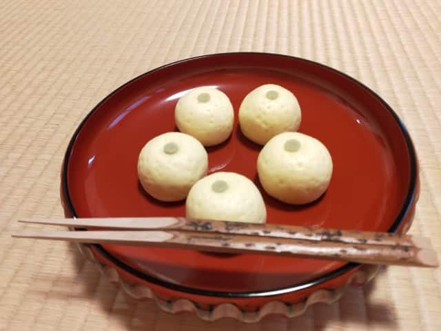 柚子をモチーフにした冬の和菓子。茶道教室で初心者が楽しむ季節の茶道体験